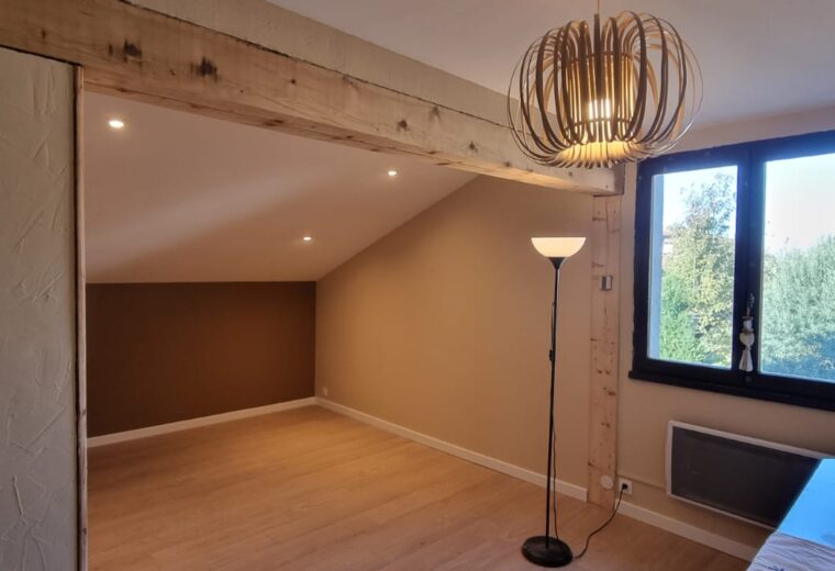 Amenagement de combles realise par Charpentier des Cimes a Froges