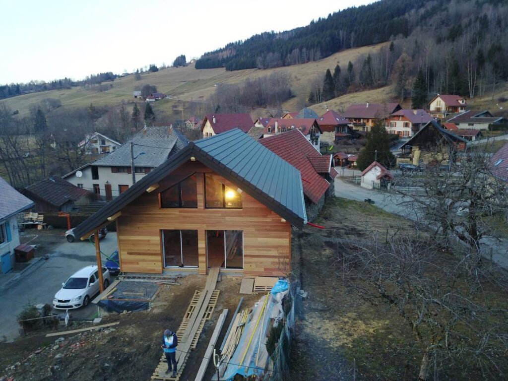Bardage et finition de façade — réalisation Charpentier des Cimes