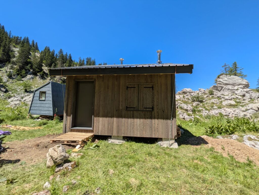 Ouvrage bois en site de montagne — réalisation Charpentier des Cimes