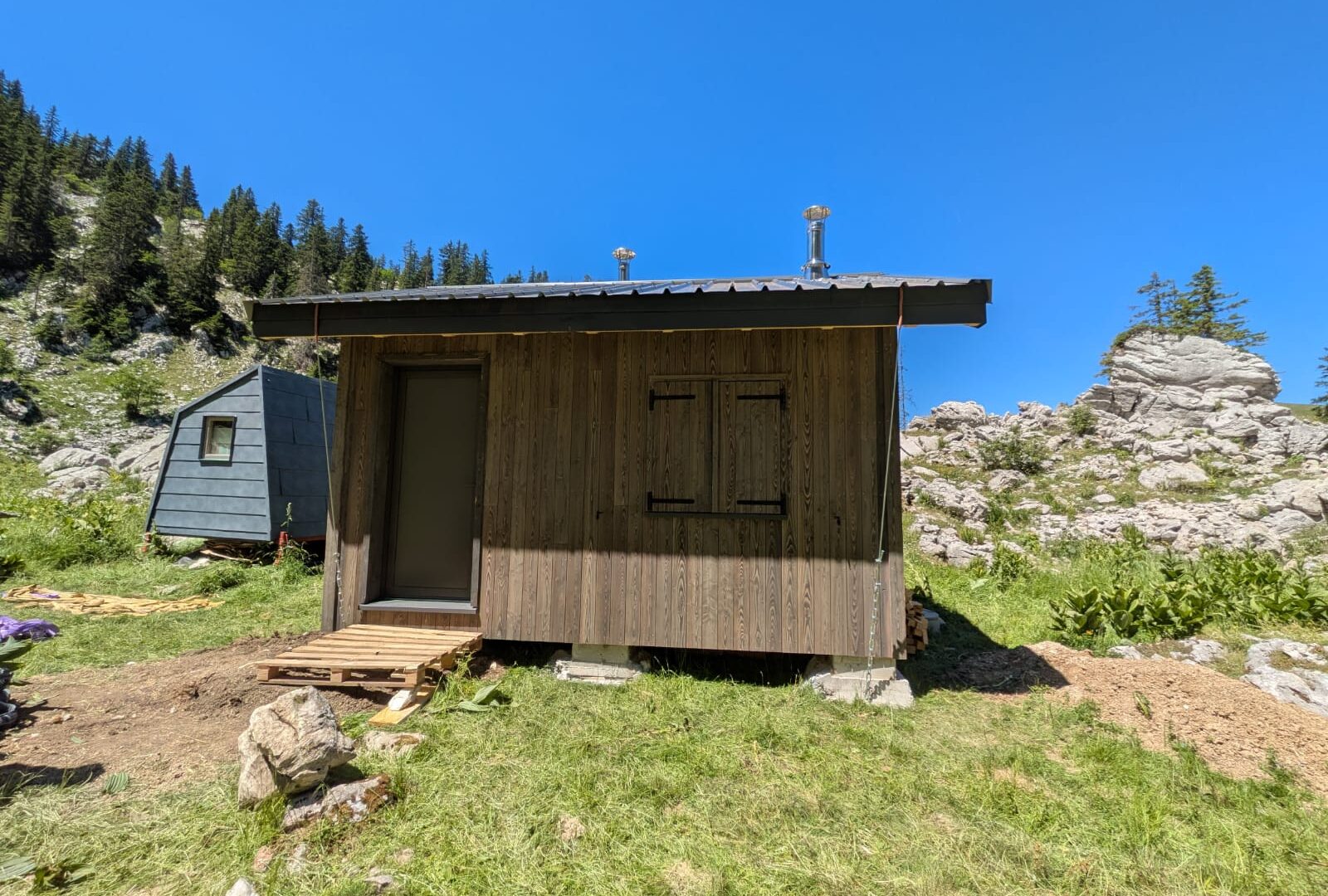 Ouvrage bois en site de montagne — réalisation Charpentier des Cimes