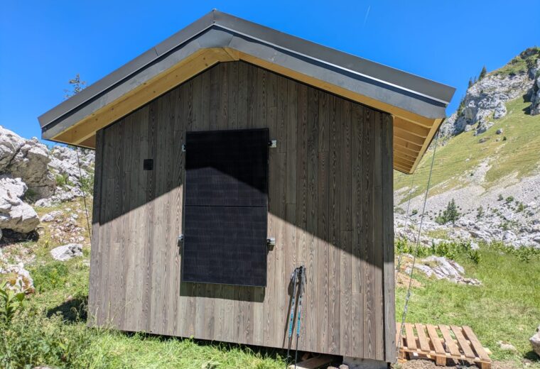 Cabanes d alpage realise par Charpentier des Cimes a Froges