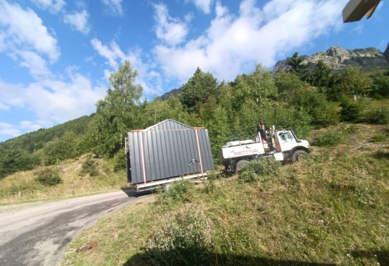 Cabanes d alpage realise par Charpentier des Cimes a Froges