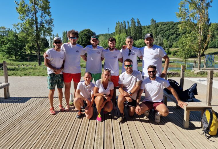 Equipe et moyens realise par Charpentier des Cimes a Froges