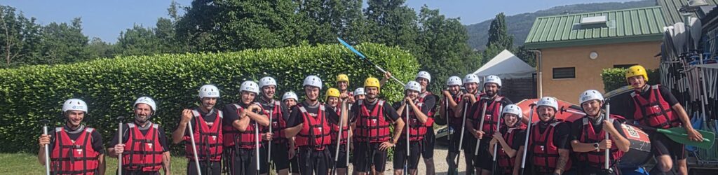Equipe et moyens realise par Charpentier des Cimes a Froges