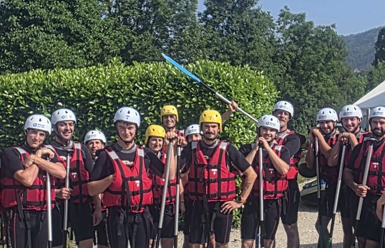 Equipe et moyens realise par Charpentier des Cimes a Froges