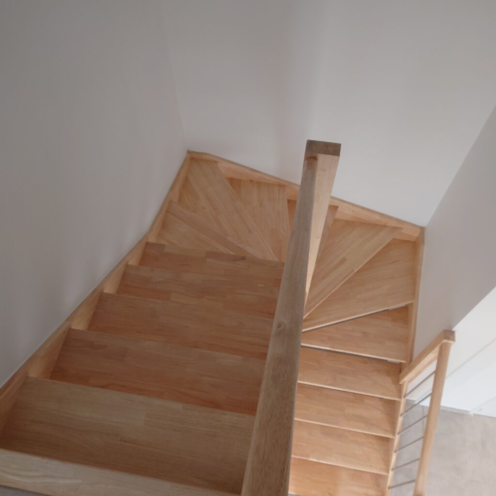 Escalier ou parquet bois — réalisation Charpentier des Cimes