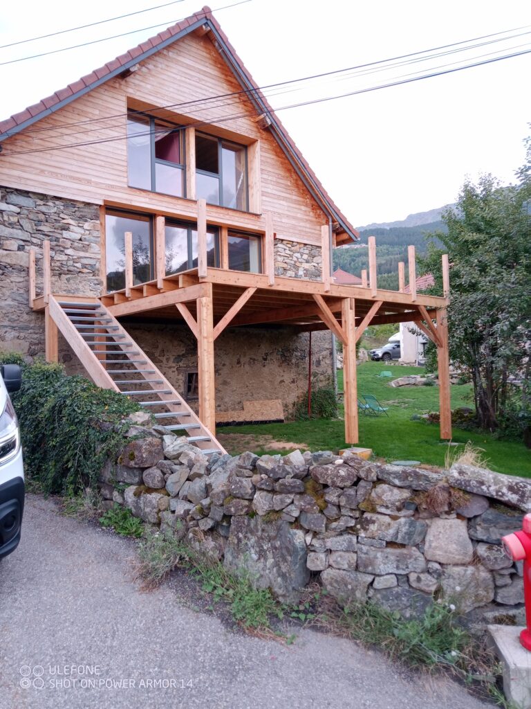 Terrasse ou pergola bois — réalisation Charpentier des Cimes