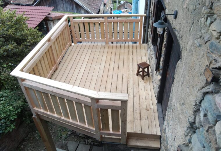 Terrasses et pergolas realise par Charpentier des Cimes a Froges