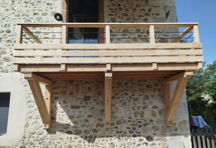 Terrasses et pergolas realise par Charpentier des Cimes a Froges