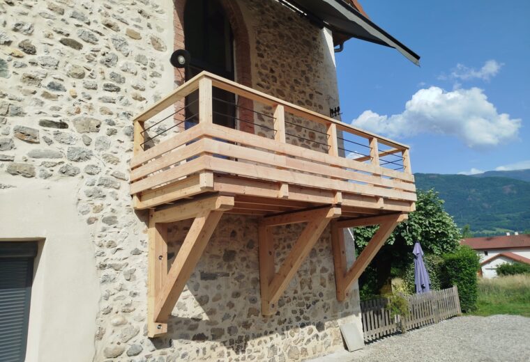 Terrasses et pergolas realise par Charpentier des Cimes a Froges