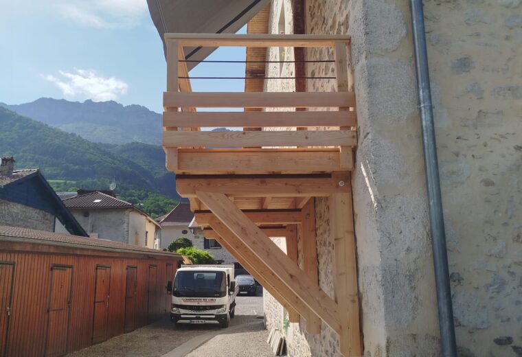 Terrasses et pergolas realise par Charpentier des Cimes a Froges