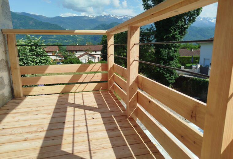 Terrasses et pergolas realise par Charpentier des Cimes a Froges
