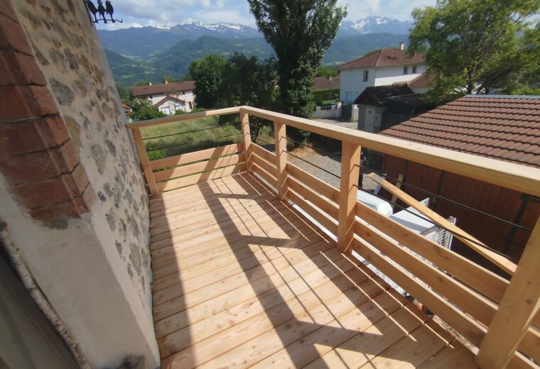 Terrasses et pergolas realise par Charpentier des Cimes a Froges