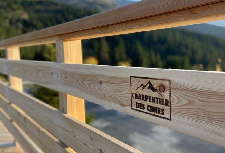 Terrasses et pergolas realise par Charpentier des Cimes a Froges
