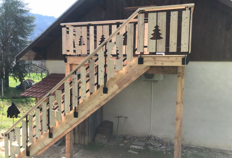 Terrasses et pergolas realise par Charpentier des Cimes a Froges