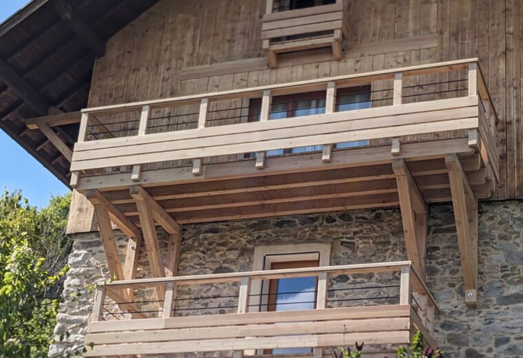 Terrasses et pergolas realise par Charpentier des Cimes a Froges