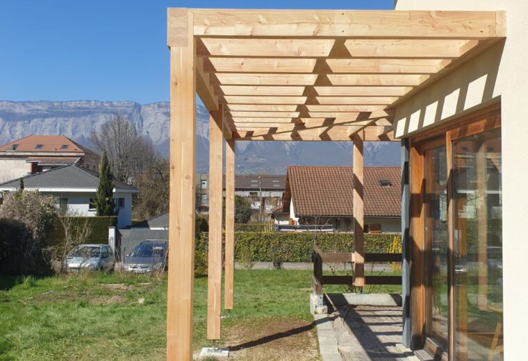 Terrasses et pergolas realise par Charpentier des Cimes a Froges
