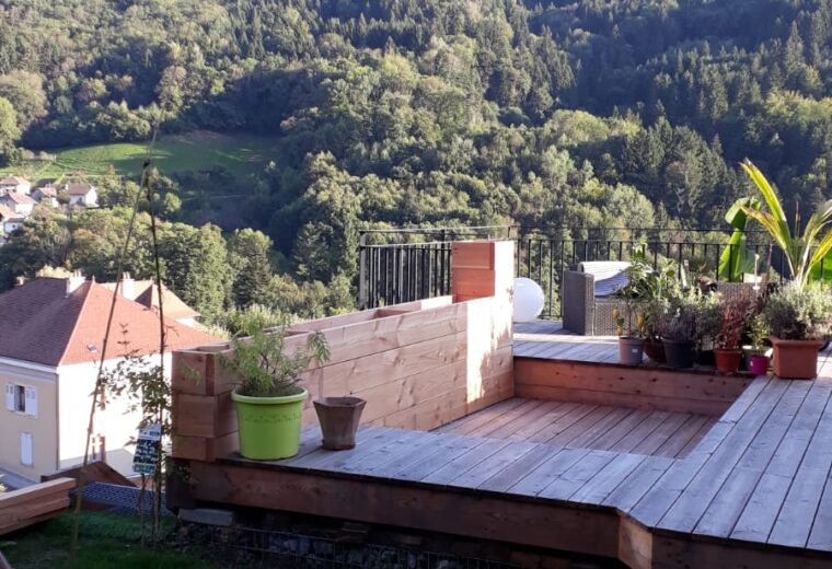 Terrasses et pergolas realise par Charpentier des Cimes a Froges
