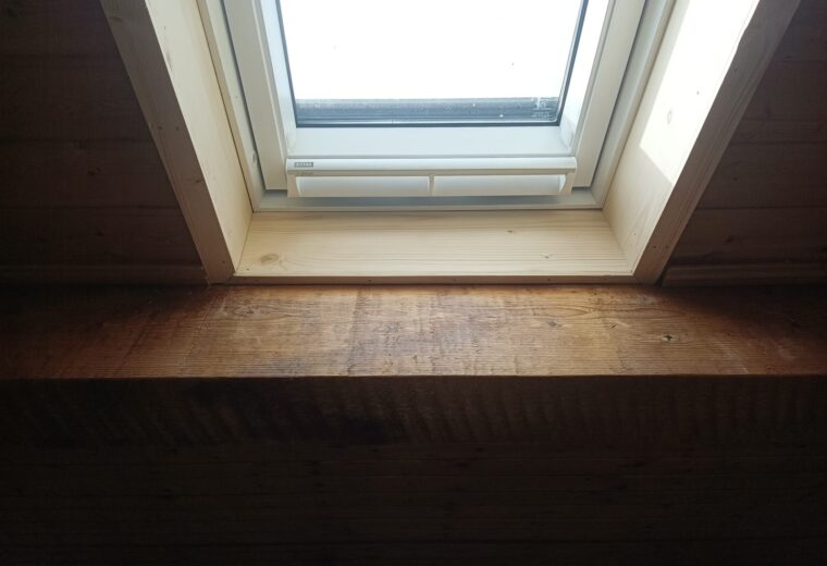 Fenetres de toit Velux realise par Charpentier des Cimes a Froges