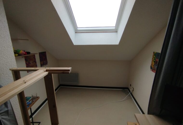 Fenetres de toit Velux realise par Charpentier des Cimes a Froges
